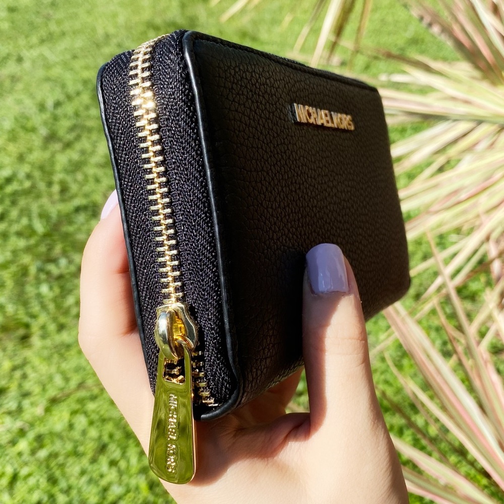 Michael kors Large Zip-Around Wallet - Picture 2 of 3